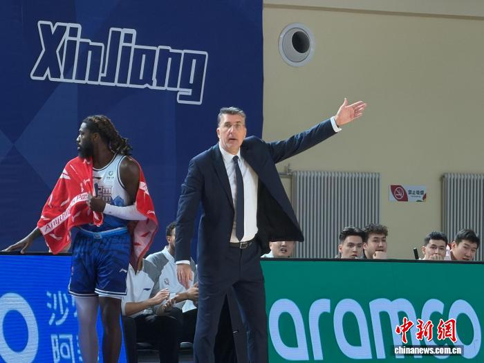 新疆男篮新帅别德夫·格兰首秀大胜江苏男篮