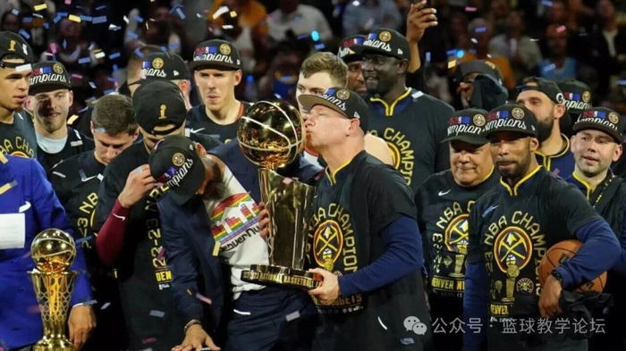 迈克-马龙加盟北卡罗来纳大学执教引热议