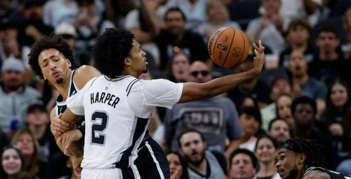 马刺力克76人豪取60胜 文班伤退哈珀爆发成关键