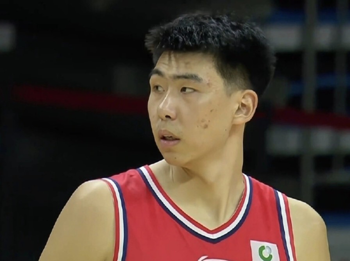 徐昕获NBA多队试训邀约 米切尔盛赞其潜力